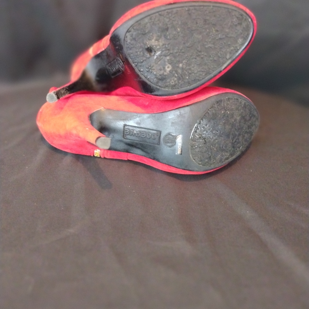 Bamboo Red Suede Ruffle Ankle Booties - Picture 12 of 13